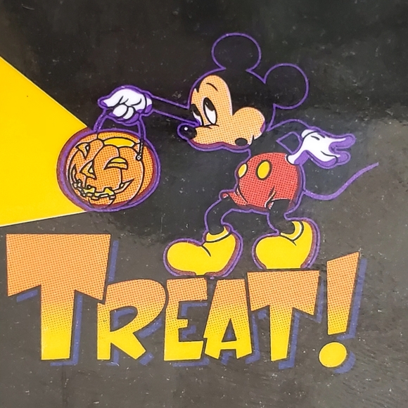 Disneyland Halloween Nostalgia! Mickeys Halloween Treat 1995 button! - Picture 2 of 5